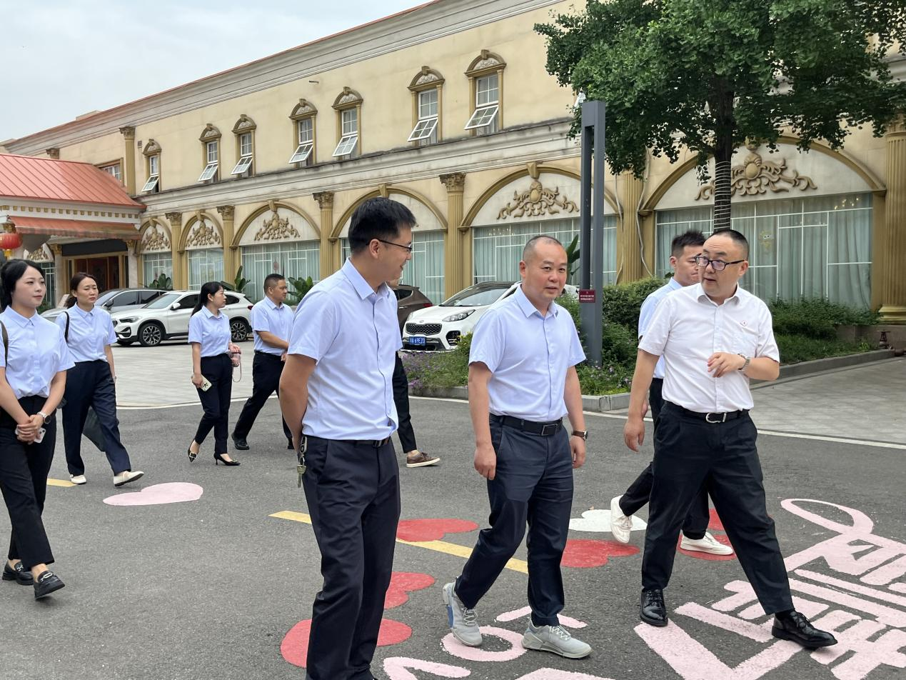 对标先进精准发力 加速争先提质增效 ——外出考察赋能耀安逸酒店品牌升级